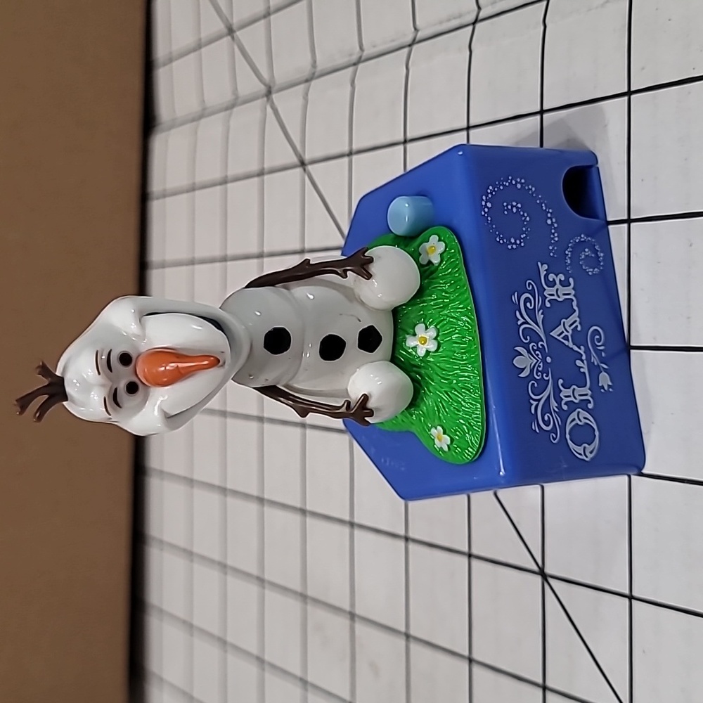 Olaf Candy Dispenser 🍬
